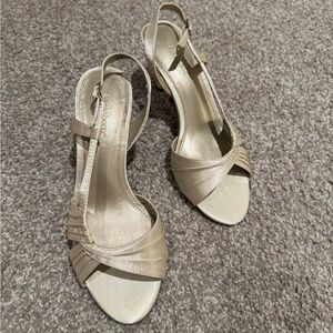 Elegant Women's Cream Strappy Sandals